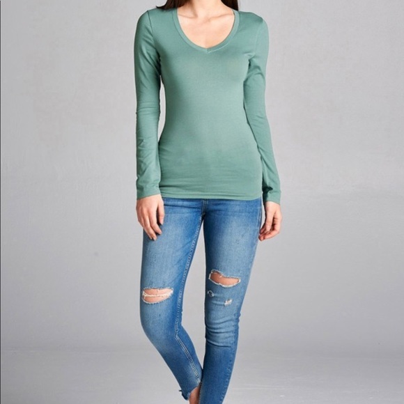 Tops - NWT Mint Sage Color Basic Long Sleeve Tee